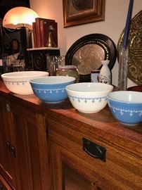 VINTAGE PYREX BOWLS SNOWFLAKE GARLAND SET OF 4