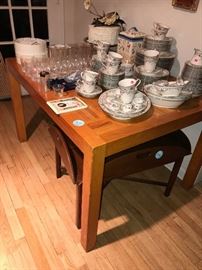 SOLID WOOD KITCHEN TABLE WITH 2 EXTRA LEAVES