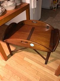 WOODEN COFFEE TABLE WITH FOLDING SIDES