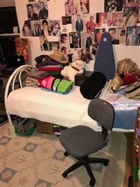 TWIN BED / OFFICE CHAIR