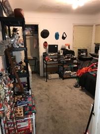 COLLECTIBLE TOYS, ELECTRONICS, GAMES, MAGAZINES AND MORE