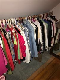 TON OF WOMENS CLOTHING SIZE MEDIUM