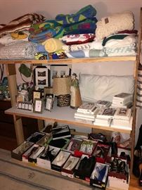 LOTS OF PICTURE FRAMES / MORE WOMENS SHOES