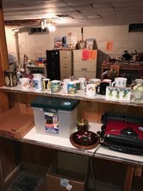 GLASSWARE / VASES / MUGS