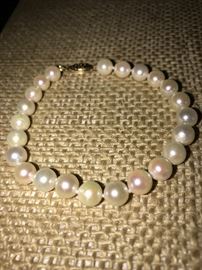 PEARL BRACELET WITH 14K CLASP