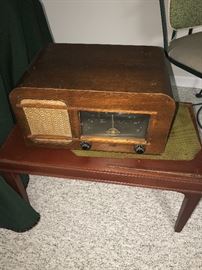 VINTAGE RADIO-SOLD AS IS!