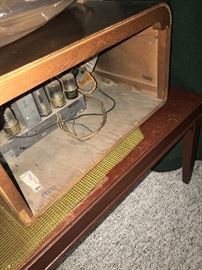 VINTAGE RADIO-SOLD AS IS!