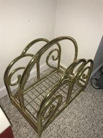 VINTAGE MAGAZINE RACK
