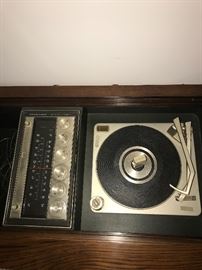 VINTAGE RADIO RECORD PLAYER CABINET!