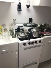 KITCHENWARE / GLASSWARE / BAKEWARE