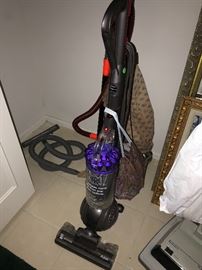 DYSON VACUUM