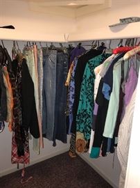 WOMENS CLOTHING-SIZE MEDIUM-LARGE