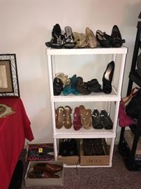WOMENS SHOES-SIZE 8-9
