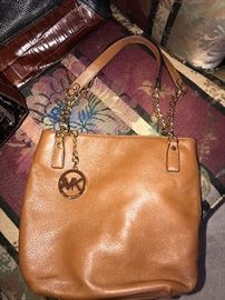MICHAEL KORS BROWN LEATHER HANDBAG