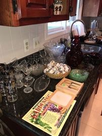 KITCHENWARE / GLASSWARE / BAKEWARE