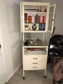 INDUSTRIAL METAL CABINET ON WHEELS! SUPER COOL!