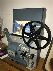 VINTAGE 8MM MOVIE PROJECTOR BELL AND HOWELL