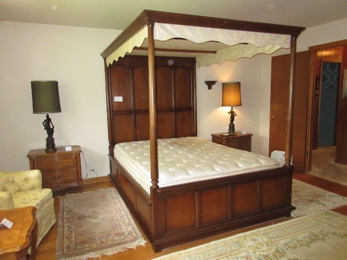 English Tester bed, a beauty