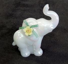Lot 3B: Fenton Carnival Glass Elephant Figurine