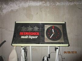 Bar light with clock- Budweiser malt liquor 