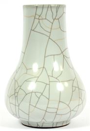 CHINESE PORCELAIN VASE, H 8.25", DIA 6"
Lot # 1086 