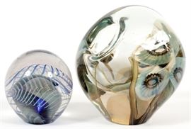 JELLY FISH GLASS VASE & PAPERWEIGHT, 2 PCS.
Lot # 1358 