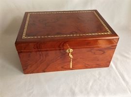 Supreme Humidor. 13 1/2" W x 9 1/2" D x 6" H.