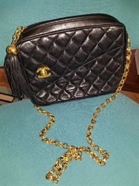 100% AUTHENTIC CHANEL QUILTED LAMBSKIN BAG WITH HEAVY GOLD CHAIN..   MINT!