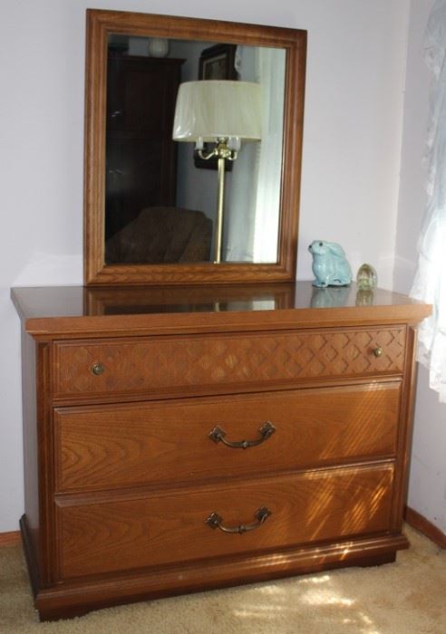Bassett Mid-Century 3-Drawer Oak Dresser with Mirror