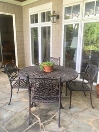 Cast aluminum umbrella table & 4 arm chairs