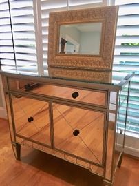 Mirrored chest of drawers