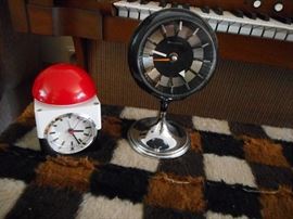 Mid Century Bulova Black/Silver Desk Clock 