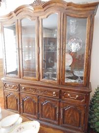 Thomasville Furniture, Curio China Cabinet, Lighted. Storage and drawers