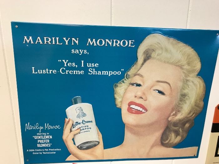 Marilyn Monroe sign