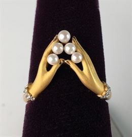 Carrera & Carrera 18k Hands Ring