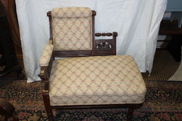 EASTLAKE SETTEE - EXC. CONDITION 