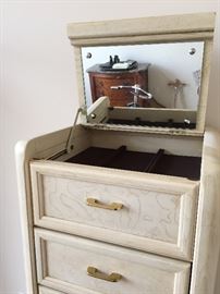 Thomasville lingere chest with jewelry box top
