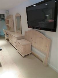 Thomasville girl's bedroom set