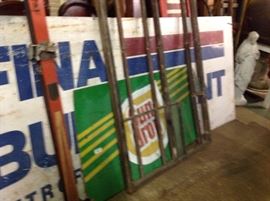 More signs and wall decir