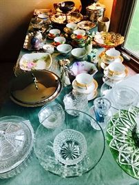 Porcelain and glass dishes 