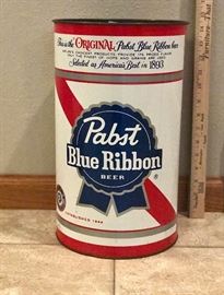 Vintage Advertising Pabst trash can. 
PBR me asap ! 😜