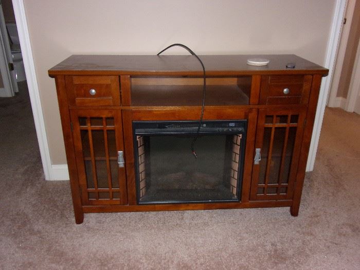 Sanyo 32" tv, integrated hdtv, dolby, Duraflame fireplace 1000 sq feet area heater/entertainment center