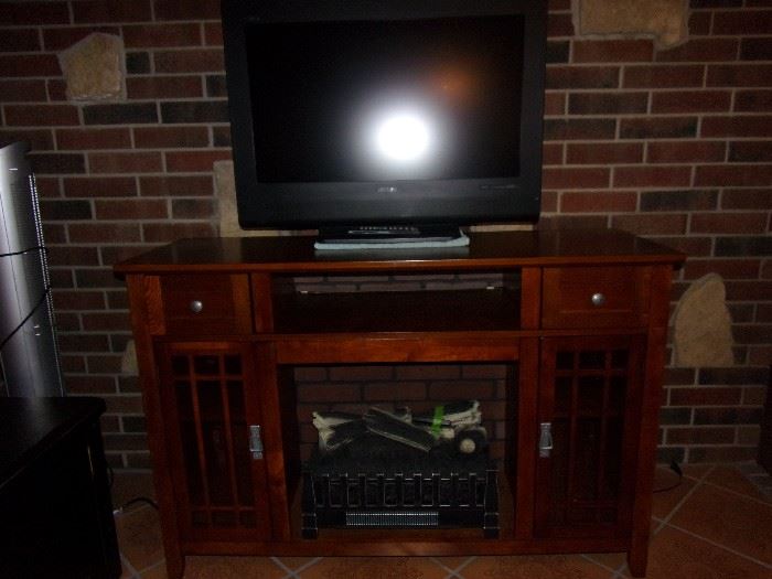 Sanyo 32" tv, integrated hdtv, dolby, Duraflame fireplace 1000 sq feet area heater/entertainment center