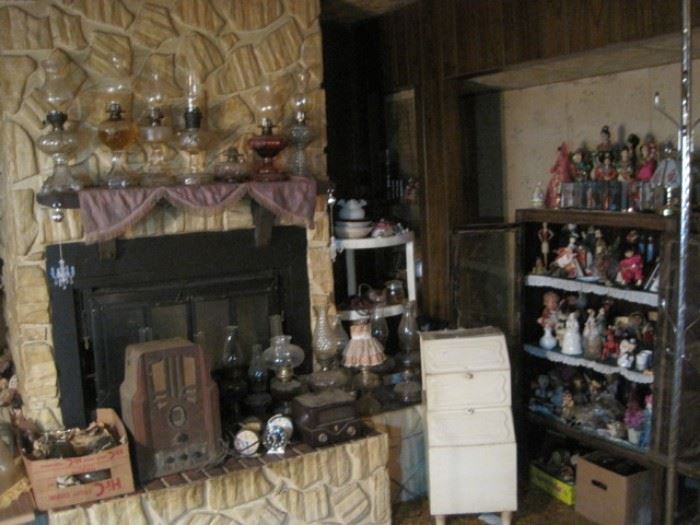 Oil lamps, radios, clocks, some dolls