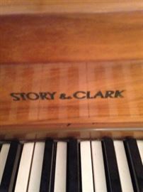 Story & Clark piano 