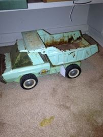Very old metal dump truck