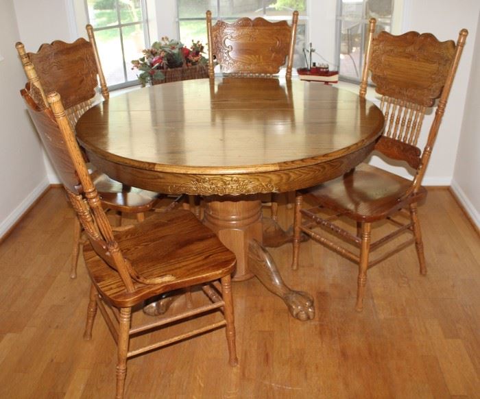 Oak Claw Foot Round Pedestal Base Dining Table with 4 Press Back Spindle Side Chairs