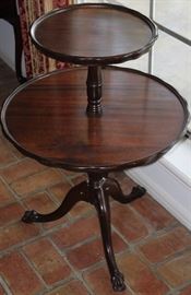 Antique Mahogany Piecrust Edge 2-Tier Pedestal Table on Splatted Claw Footed Cabriole Tripod Legs. Lower tier is 24"D, top tier is 14.5"D x 32"H