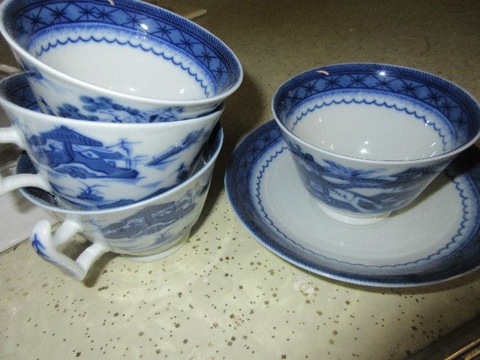 Mottahedeh cups and saucers