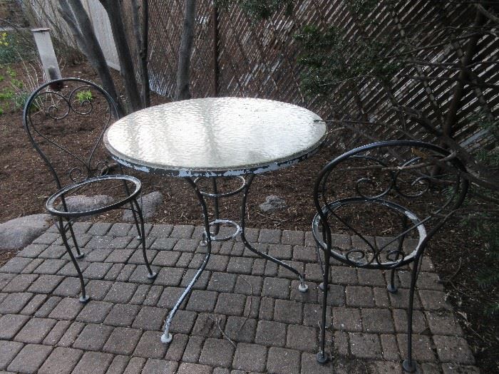 Bistro set (with darling cushions)